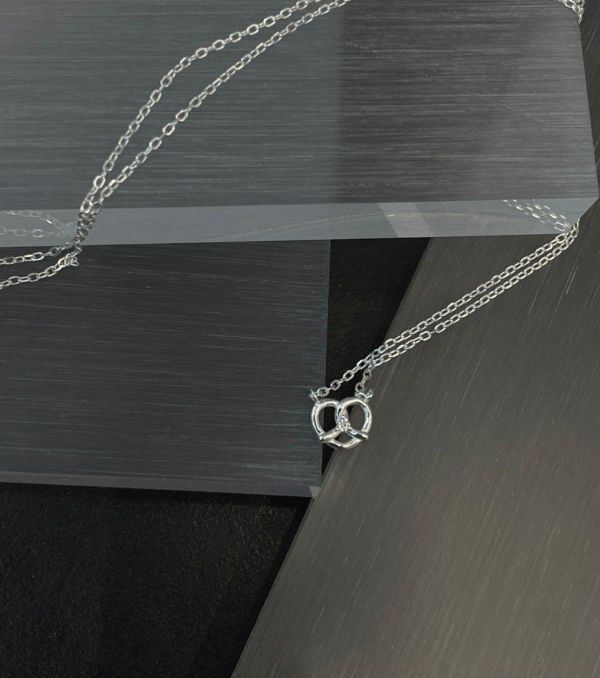 925純銀 德國結小鑽項鍊 925純銀 德國結小鑽項鍊
韓國飾品
韓國耳環
耳環
髮飾
手鍊
戒指
純銀飾品
珍珠耳環
三麗鷗代購
飾品店