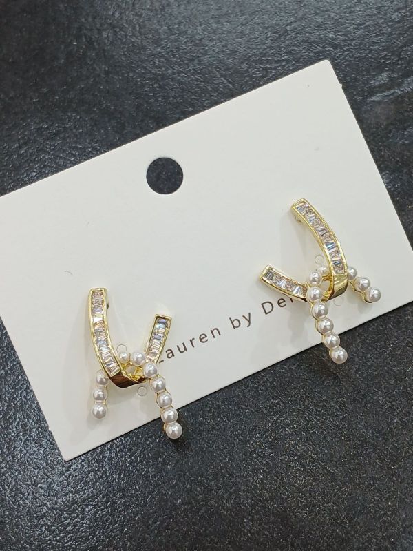 交叉珍珠鋯石耳環 交叉珍珠鋯石耳環
韓國飾品
韓國耳環
耳環
髮飾
大腸圈
腸圈
手鍊
戒指
純銀飾品
珍珠耳環
三麗鷗代購
飾品店