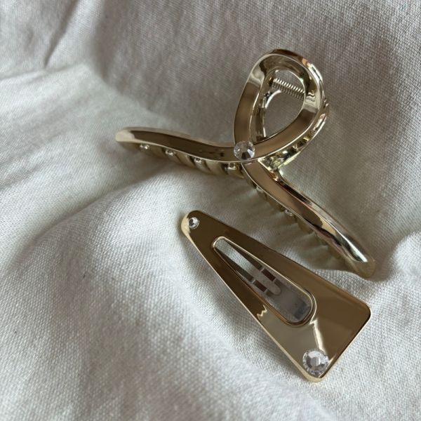金屬三角簍空Ｂ夾 美美紗玫瑰長蝴蝶結髮圈
韓國飾品
飾品
髮圈
耳環
戒指
髮夾
飾品店
韓國耳環
三麗鷗代購