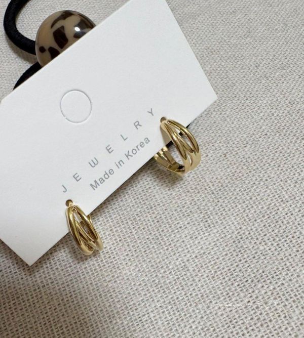 簡約日系交叉圈圈耳環 簡約日系交叉圈圈耳環
蝴蝶結耳環
韓國飾品
韓國耳環
耳環
髮飾
大腸圈
腸圈
手鍊
戒指
純銀飾品
珍珠耳環
三麗鷗代購
飾品店