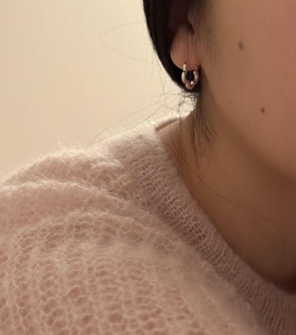 925純銀 花型圈圈簍空耳環 925純銀 
925純銀 花型圈圈簍空耳環
韓國飾品
韓國耳環
耳環
髮飾
手鍊
戒指
純銀飾品
珍珠耳環
三麗鷗代購
飾品店