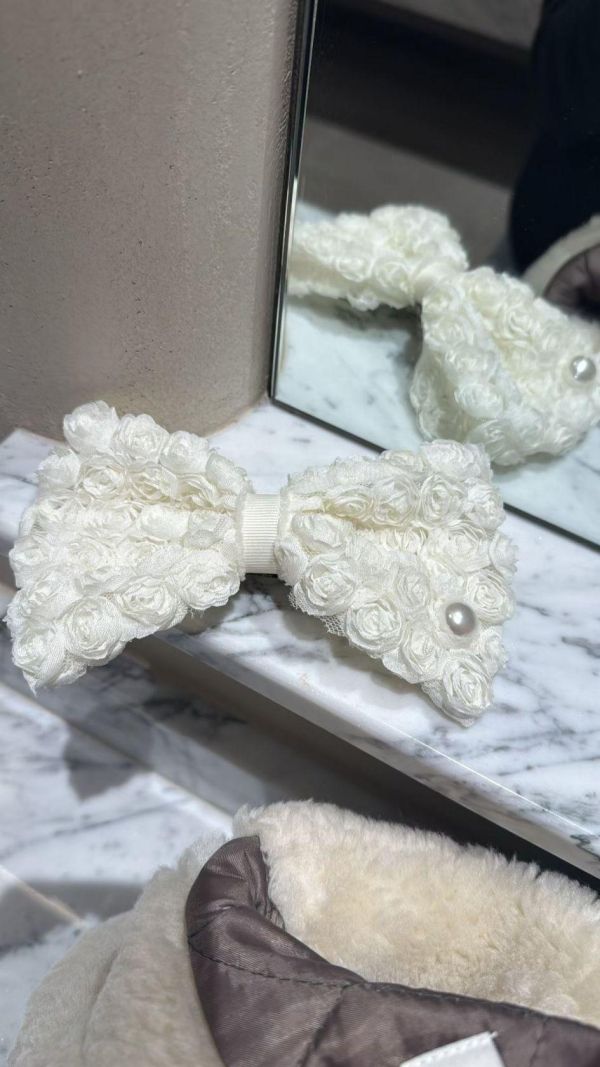 玫瑰花蕾絲珍珠彈簧夾3色 玫瑰花蕾絲珍珠彈簧夾3色
韓國飾品
韓國耳環
耳環
髮飾
手鍊
戒指
純銀飾品
珍珠耳環
三麗鷗代購
飾品店