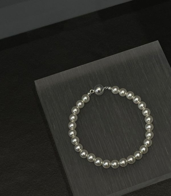 925純銀 磁吸珍珠手鍊 4mm 925純銀 
925純銀磁吸珍珠串手鍊 4mm
韓國耳環
耳環
髮飾
手鍊
戒指
純銀飾品
珍珠耳環
三麗鷗代購
飾品店