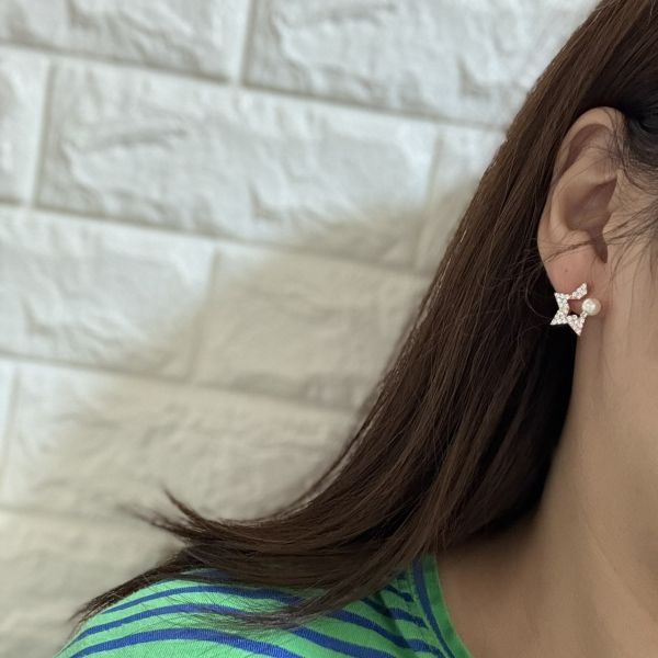 簍空星星珍珠耳環 鋯石耳環
簍空星星珍珠耳環
韓國飾品
韓國耳環
耳環
髮飾
大腸圈
腸圈
手鍊
戒指
純銀飾品
珍珠耳環
三麗鷗代購
飾品店