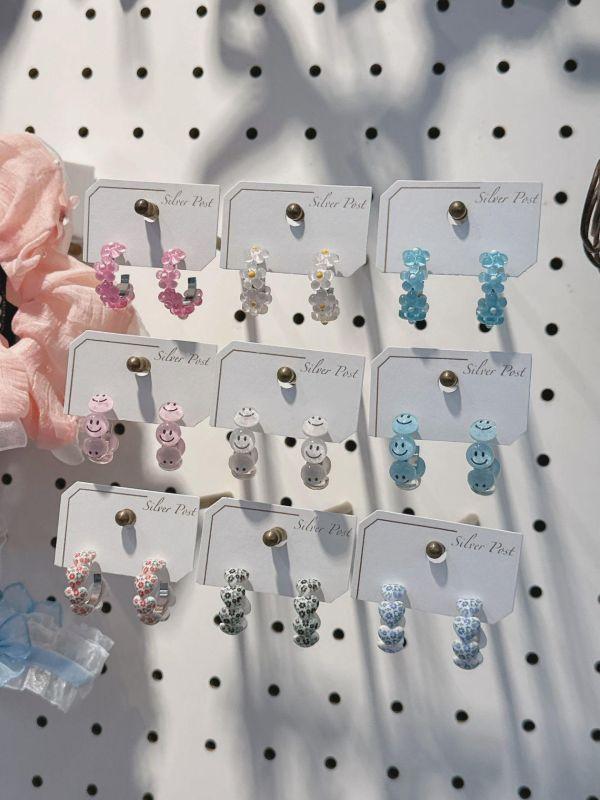 小碎花愛心型圈圈耳環 小碎花愛心型圈圈耳環
韓國耳環
耳環
髮飾
手鍊
戒指
純銀飾品
珍珠耳環
三麗鷗代購
飾品店