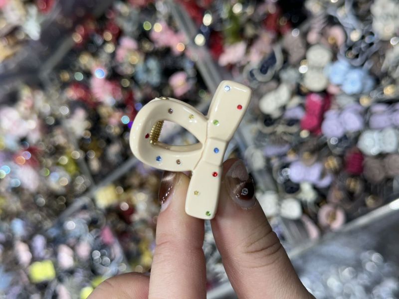 CREATION FRANCE 彩色點點小抓夾4色 蝴蝶結植絨拼接格紋三角簍空髮夾4色
韓國飾品
韓國耳環
耳環
髮飾
手鍊
戒指
純銀飾品
珍珠耳環
三麗鷗代購
飾品店