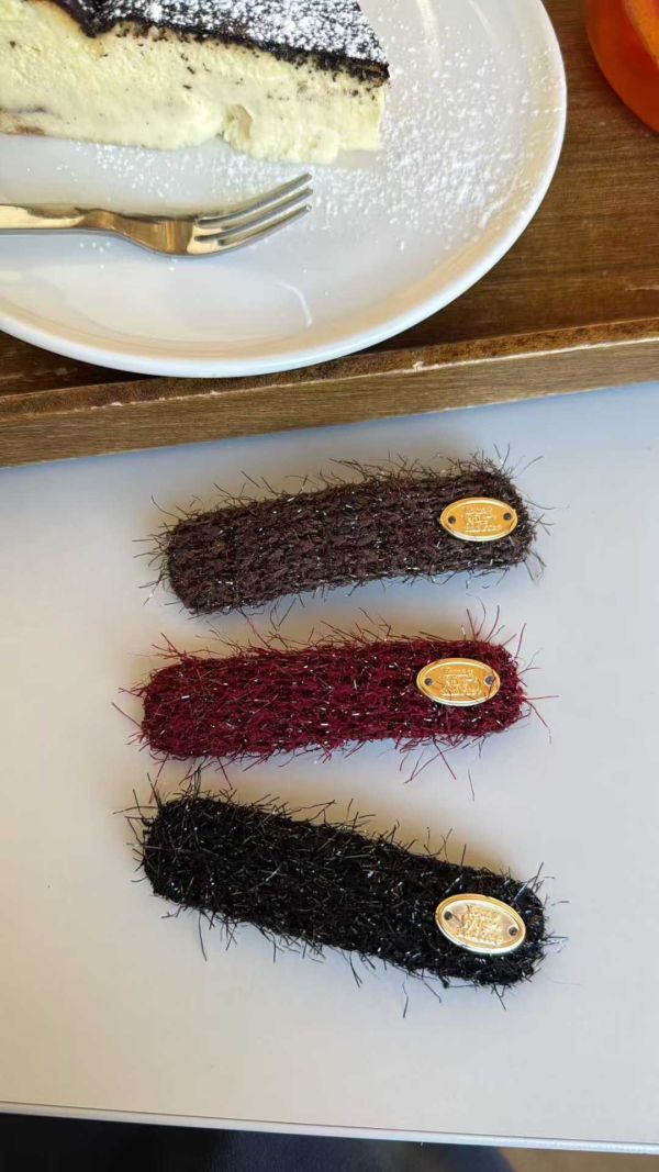 雙色毛尼金牌裝飾ＢＢ夾組3色 超大愛心毛毛豹紋髮圈
韓國飾品
韓國耳環
耳環
髮飾
手鍊
戒指
純銀飾品
珍珠耳環
三麗鷗代購
飾品店