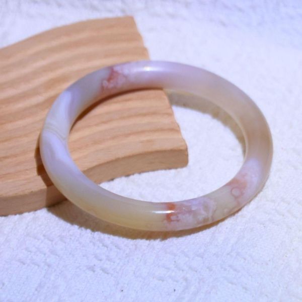 友愛與希望│櫻花瑪瑙手鐲│圓骨鐲-60mm 水晶手鐲,手鐲,玉手鐲,水晶手鐲如何保養,紫水晶手鐲,粉晶手鐲,櫻花瑪瑙鐲,雕刻鐲,佘太翠,藍磷灰,黑曜石,手鐲款式,手鐲尺寸,手鐲鐲型,天然水晶手鐲,水晶手鐲功效