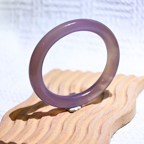 魅力展現│紫玉髓手鐲│貴妃鐲-54.4mm 水晶手鐲,手鐲,玉手鐲,水晶手鐲如何保養,紫水晶手鐲,粉晶手鐲,櫻花瑪瑙鐲,雕刻鐲,佘太翠,藍磷灰,黑曜石,手鐲款式,手鐲尺寸,手鐲鐲型,天然水晶手鐲,水晶手鐲功效