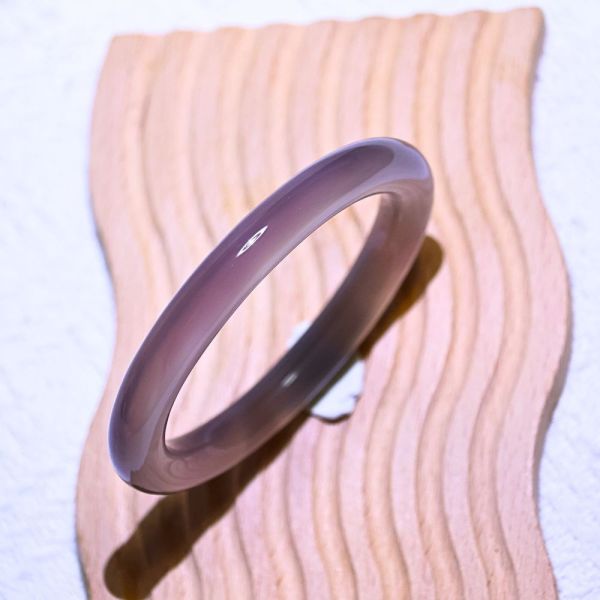 魅力展現│紫玉髓手鐲│貴妃鐲-55.2mm 水晶手鐲,手鐲,玉手鐲,水晶手鐲如何保養,紫水晶手鐲,粉晶手鐲,櫻花瑪瑙鐲,雕刻鐲,佘太翠,藍磷灰,黑曜石,手鐲款式,手鐲尺寸,手鐲鐲型,天然水晶手鐲,水晶手鐲功效