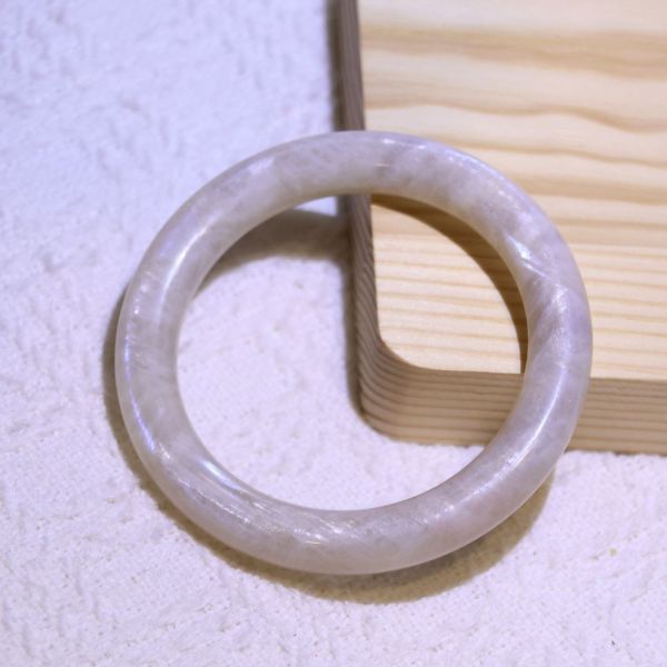 消除惡夢│日月同輝手鐲│圓骨鐲-54.4mm 水晶手鐲,手鐲,玉手鐲,水晶手鐲如何保養,紫水晶手鐲,粉晶手鐲,櫻花瑪瑙鐲,雕刻鐲,佘太翠,藍磷灰,黑曜石,手鐲款式,手鐲尺寸,手鐲鐲型,天然水晶手鐲,水晶手鐲功效