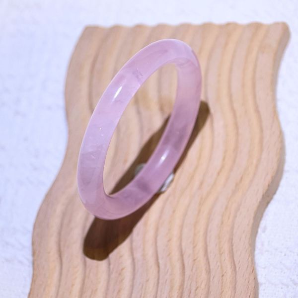 愛情之石│粉晶手鐲│圓骨鐲-50.5mm 水晶手鐲,手鐲,玉手鐲,水晶手鐲如何保養,紫水晶手鐲,粉晶手鐲,櫻花瑪瑙鐲,雕刻鐲,佘太翠,藍磷灰,黑曜石,手鐲款式,手鐲尺寸,手鐲鐲型,天然水晶手鐲,水晶手鐲功效