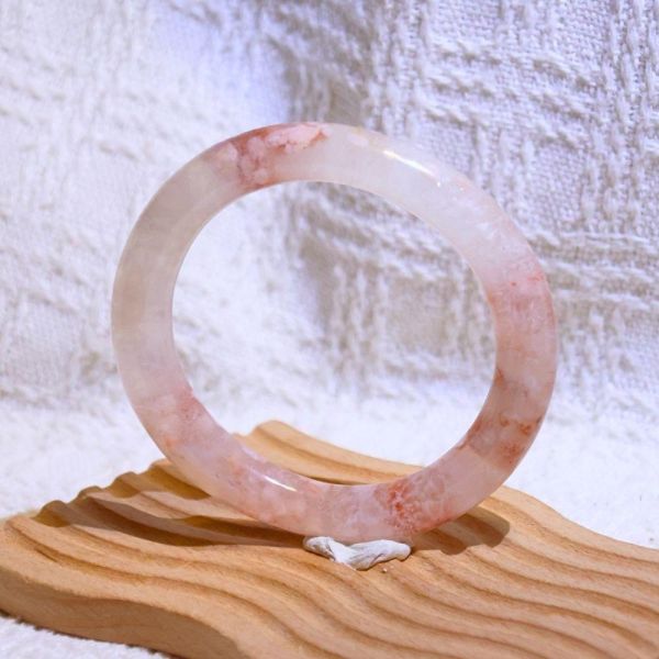 友愛與希望│櫻花瑪瑙手鐲│貴妃鐲(正圈57mm) 水晶手鐲,手鐲,玉手鐲,水晶手鐲如何保養,紫水晶手鐲,粉晶手鐲,櫻花瑪瑙鐲,雕刻鐲,佘太翠,藍磷灰,黑曜石,手鐲款式,手鐲尺寸,手鐲鐲型,天然水晶手鐲,水晶手鐲功效