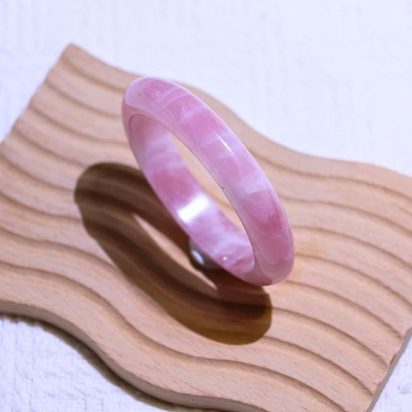 愛情之石│粉晶手鐲│平安鐲-50.2mm 水晶手鐲,開運手鐲,招財手鐲,招財水晶手鐲推薦,粉水晶手鐲,紫水晶手鐲,黃水晶手鐲,黑曜石手鐲,女生適合戴的水晶手鐲,2025年最旺水晶手鐲,水晶手鏈,水晶飾品,水晶手鐲佩戴禁忌