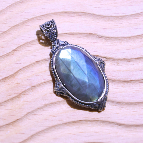 【歐洛菈】拉長吊墜｜鑽石切割面 水晶,礦石,晶礦,水晶手鐲,手鐲,水晶手串,手串,脈輪,磁場,療癒,淨化,紫水晶,粉晶,櫻花瑪瑙,草莓晶