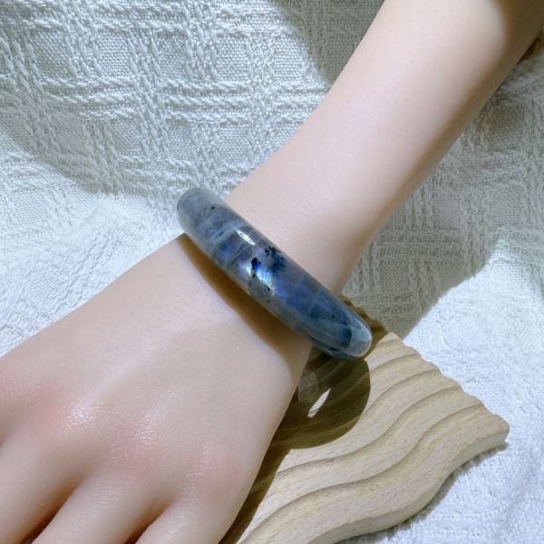 提高覺察│拉長石手鐲│平安鐲-58.4mm 水晶手鐲,開運手鐲,招財手鐲,招財水晶手鐲推薦,粉水晶手鐲,紫水晶手鐲,黃水晶手鐲,黑曜石手鐲,女生適合戴的水晶手鐲,2025年最旺水晶手鐲,水晶手鏈,水晶飾品,水晶手鐲佩戴禁忌