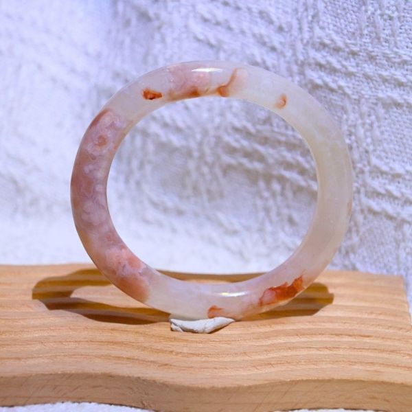 友愛與希望│櫻花瑪瑙手鐲│貴妃鐲(正圈55mm) 水晶手鐲,手鐲,玉手鐲,水晶手鐲如何保養,紫水晶手鐲,粉晶手鐲,櫻花瑪瑙鐲,雕刻鐲,佘太翠,藍磷灰,黑曜石,手鐲款式,手鐲尺寸,手鐲鐲型,天然水晶手鐲,水晶手鐲功效