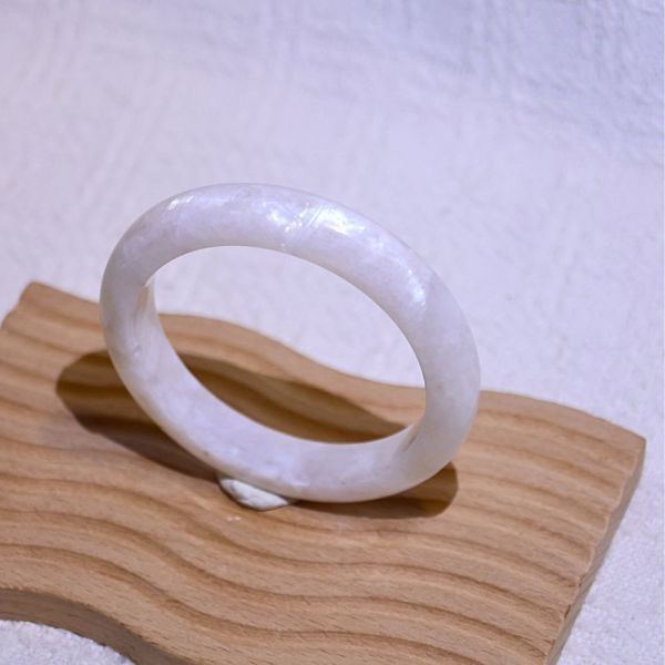 消除惡夢│日月同輝手鐲│平安鐲-55.8mm 水晶手鐲,手鐲,玉手鐲,水晶手鐲如何保養,紫水晶手鐲,粉晶手鐲,櫻花瑪瑙鐲,雕刻鐲,佘太翠,藍磷灰,黑曜石,手鐲款式,手鐲尺寸,手鐲鐲型,天然水晶手鐲,水晶手鐲功效