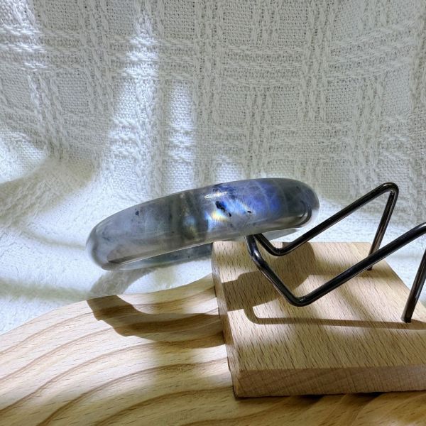 提高覺察│拉長石手鐲│平安鐲-58.4mm 水晶手鐲,開運手鐲,招財手鐲,招財水晶手鐲推薦,粉水晶手鐲,紫水晶手鐲,黃水晶手鐲,黑曜石手鐲,女生適合戴的水晶手鐲,2025年最旺水晶手鐲,水晶手鏈,水晶飾品,水晶手鐲佩戴禁忌