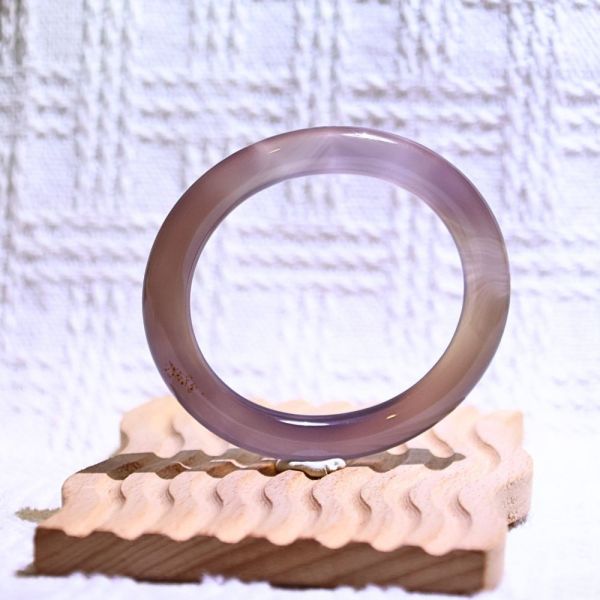 魅力展現│紫玉髓手鐲│貴妃鐲-55.2mm 水晶手鐲,手鐲,玉手鐲,水晶手鐲如何保養,紫水晶手鐲,粉晶手鐲,櫻花瑪瑙鐲,雕刻鐲,佘太翠,藍磷灰,黑曜石,手鐲款式,手鐲尺寸,手鐲鐲型,天然水晶手鐲,水晶手鐲功效