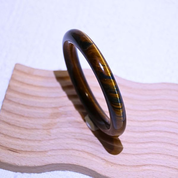 自信招財│虎眼石手鐲│圓骨鐲-55mm 水晶手鐲,開運手鐲,招財手鐲,招財水晶手鐲推薦,粉水晶手鐲,紫水晶手鐲,黃水晶手鐲,黑曜石手鐲,女生適合戴的水晶手鐲,2025年最旺水晶手鐲,水晶手鏈,水晶飾品,水晶手鐲佩戴禁忌