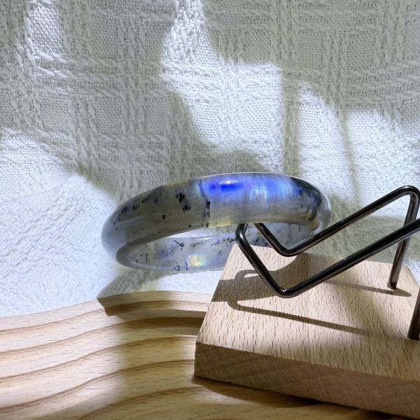 提高覺察│拉長石手鐲│平安鐲-57.3mm 水晶手鐲,開運手鐲,招財手鐲,招財水晶手鐲推薦,粉水晶手鐲,紫水晶手鐲,黃水晶手鐲,黑曜石手鐲,女生適合戴的水晶手鐲,2025年最旺水晶手鐲,水晶手鏈,水晶飾品,水晶手鐲佩戴禁忌