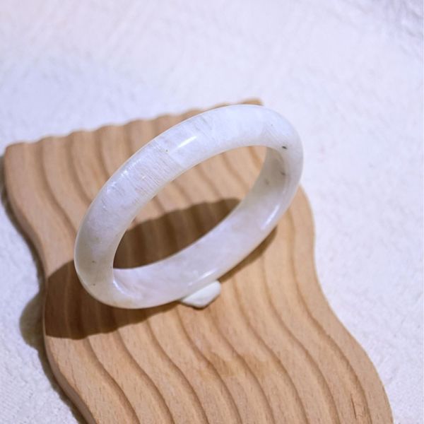 消除惡夢│日月同輝手鐲│平安鐲-57mm 水晶手鐲,手鐲,玉手鐲,水晶手鐲如何保養,紫水晶手鐲,粉晶手鐲,櫻花瑪瑙鐲,雕刻鐲,佘太翠,藍磷灰,黑曜石,手鐲款式,手鐲尺寸,手鐲鐲型,天然水晶手鐲,水晶手鐲功效