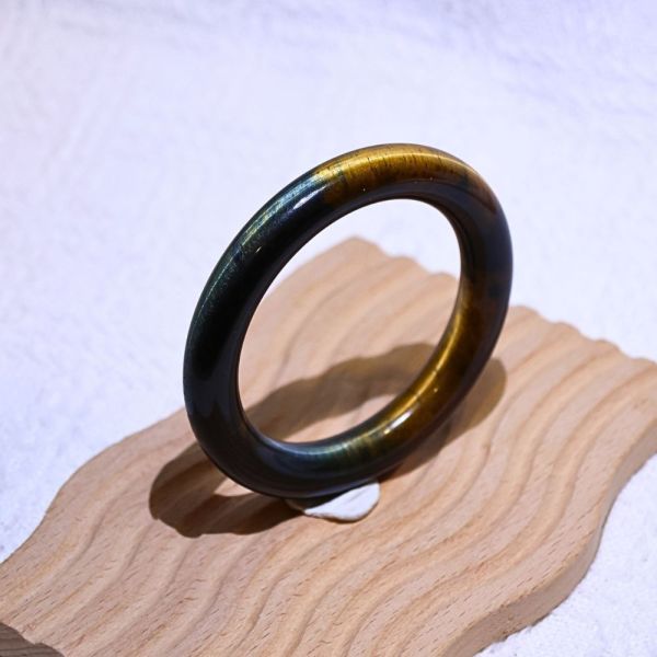 自信招財│虎眼石手鐲│圓骨鐲-51mm 水晶手鐲,開運手鐲,招財手鐲,招財水晶手鐲推薦,粉水晶手鐲,紫水晶手鐲,黃水晶手鐲,黑曜石手鐲,女生適合戴的水晶手鐲,2025年最旺水晶手鐲,水晶手鏈,水晶飾品,水晶手鐲佩戴禁忌