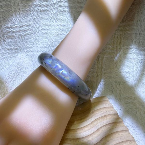提高覺察│拉長石手鐲│平安鐲-58.3mm 水晶手鐲,開運手鐲,招財手鐲,招財水晶手鐲推薦,粉水晶手鐲,紫水晶手鐲,黃水晶手鐲,黑曜石手鐲,女生適合戴的水晶手鐲,2025年最旺水晶手鐲,水晶手鏈,水晶飾品,水晶手鐲佩戴禁忌