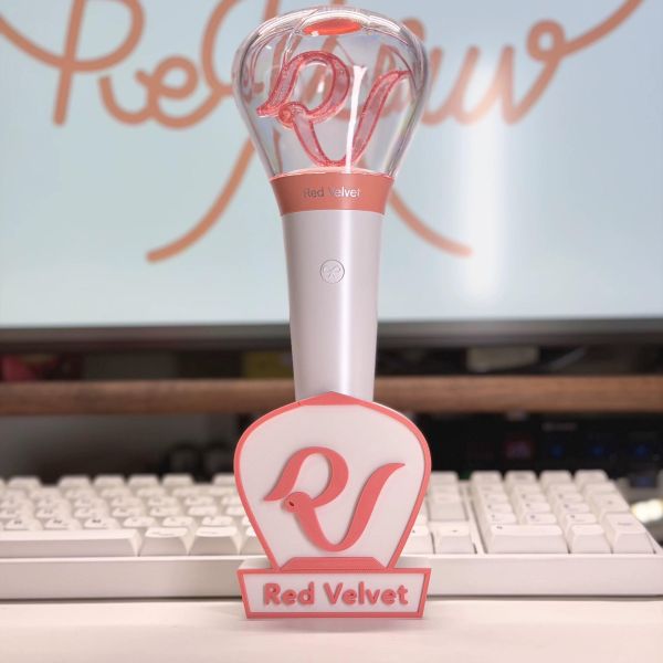 【代購】手燈底座｜Red Velvet｜粉色白底款 十二星座水晶,星座開運水晶,星座專屬水晶,星座運勢飾品,水晶能量石,星座水晶擺件,開運水晶推薦,星座能量飾品,星座生日禮物,星座幸運物,星座開運水晶推薦,星座靈性療癒