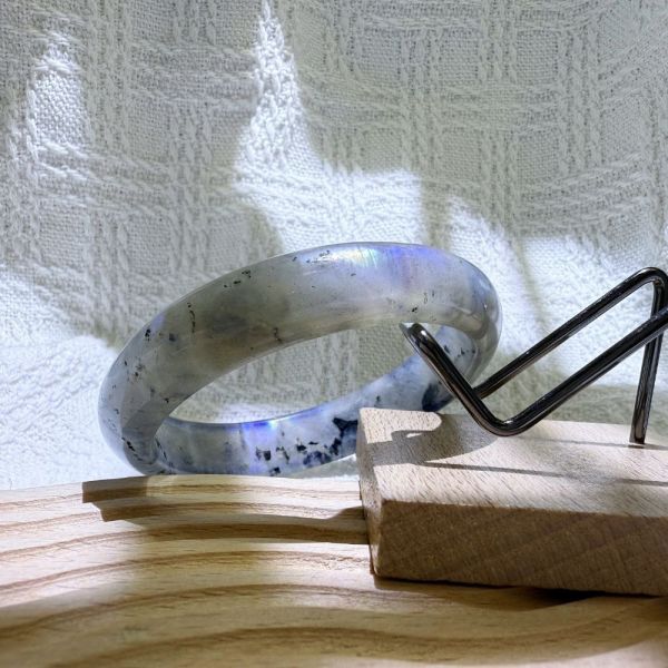 提高覺察│拉長石手鐲│平安鐲-57.3mm 水晶手鐲,開運手鐲,招財手鐲,招財水晶手鐲推薦,粉水晶手鐲,紫水晶手鐲,黃水晶手鐲,黑曜石手鐲,女生適合戴的水晶手鐲,2025年最旺水晶手鐲,水晶手鏈,水晶飾品,水晶手鐲佩戴禁忌