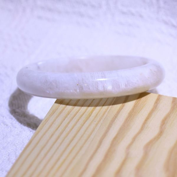 消除惡夢│日月同輝手鐲│平安鐲-57mm 水晶手鐲,手鐲,玉手鐲,水晶手鐲如何保養,紫水晶手鐲,粉晶手鐲,櫻花瑪瑙鐲,雕刻鐲,佘太翠,藍磷灰,黑曜石,手鐲款式,手鐲尺寸,手鐲鐲型,天然水晶手鐲,水晶手鐲功效