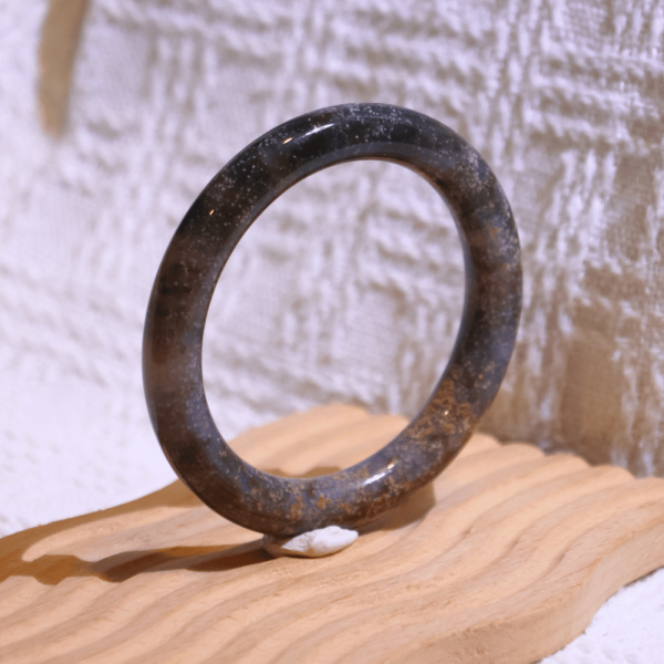 繁星銀河│星空瑪瑙手鐲│圓條鐲-53.3mm 水晶手鐲,手鐲,玉手鐲,水晶手鐲如何保養,紫水晶手鐲,粉晶手鐲,櫻花瑪瑙鐲,雕刻鐲,佘太翠,藍磷灰,黑曜石,手鐲款式,手鐲尺寸,手鐲鐲型,天然水晶手鐲,水晶手鐲功效