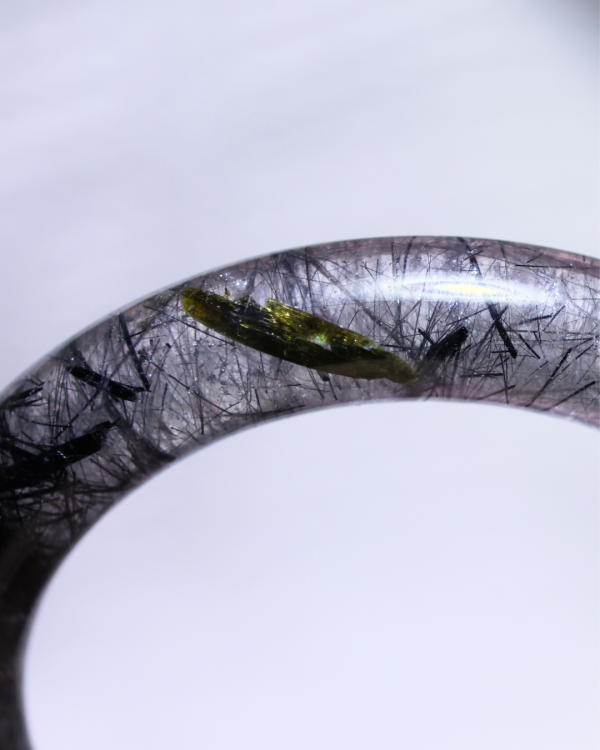 領袖之石│黑髮晶手鐲│圓骨鐲-52.1mm 水晶手鐲,手鐲,玉手鐲,水晶手鐲如何保養,紫水晶手鐲,粉晶手鐲,櫻花瑪瑙鐲,雕刻鐲,佘太翠,藍磷灰,黑曜石,手鐲款式,手鐲尺寸,手鐲鐲型,天然水晶手鐲,水晶手鐲功效