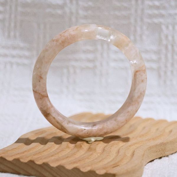 祈願之石│雪花幽靈手鐲│平安鐲-52mm 水晶手鐲,手鐲,玉手鐲,水晶手鐲如何保養,紫水晶手鐲,粉晶手鐲,櫻花瑪瑙鐲,雕刻鐲,佘太翠,藍磷灰,黑曜石,手鐲款式,手鐲尺寸,手鐲鐲型,天然水晶手鐲,水晶手鐲功效