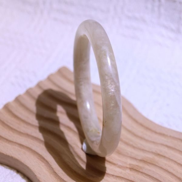 消除惡夢│日月同輝手鐲│圓骨鐲-56.2mm 水晶手鐲,手鐲,玉手鐲,水晶手鐲如何保養,紫水晶手鐲,粉晶手鐲,櫻花瑪瑙鐲,雕刻鐲,佘太翠,藍磷灰,黑曜石,手鐲款式,手鐲尺寸,手鐲鐲型,天然水晶手鐲,水晶手鐲功效