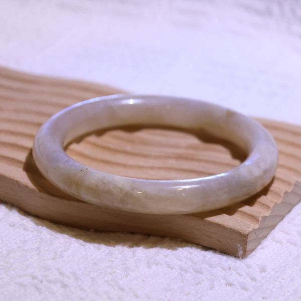 消除惡夢│日月同輝手鐲│圓骨鐲-56.2mm 水晶手鐲,手鐲,玉手鐲,水晶手鐲如何保養,紫水晶手鐲,粉晶手鐲,櫻花瑪瑙鐲,雕刻鐲,佘太翠,藍磷灰,黑曜石,手鐲款式,手鐲尺寸,手鐲鐲型,天然水晶手鐲,水晶手鐲功效