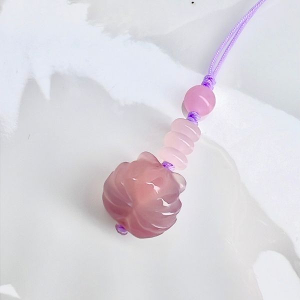 【歐洛菈】瑪瑙九尾狐吊飾/鑰匙圈 水晶,礦石,晶礦,水晶手鐲,手鐲,水晶手串,手串,脈輪,磁場,療癒,淨化,紫水晶,粉晶,櫻花瑪瑙,草莓晶