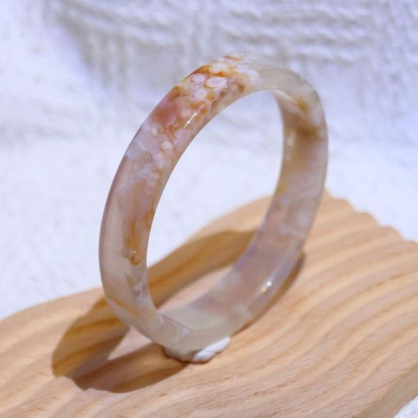 友愛與希望│櫻花瑪瑙手鐲│方鐲-57.7mm 水晶手鐲,手鐲,玉手鐲,水晶手鐲如何保養,紫水晶手鐲,粉晶手鐲,櫻花瑪瑙鐲,雕刻鐲,佘太翠,藍磷灰,黑曜石,手鐲款式,手鐲尺寸,手鐲鐲型,天然水晶手鐲,水晶手鐲功效