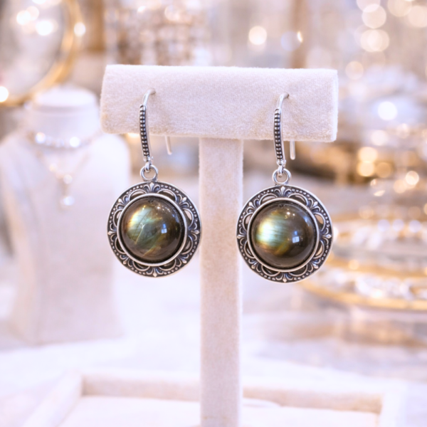 【歐洛菈】拉長耳環｜復古鑲嵌 水晶,礦石,晶礦,水晶手鐲,手鐲,水晶手串,手串,脈輪,磁場,療癒,淨化,紫水晶,粉晶,櫻花瑪瑙,草莓晶