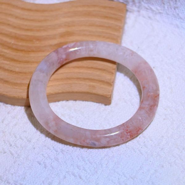 友愛與希望│櫻花瑪瑙手鐲│貴妃鐲(正圈57mm) 水晶手鐲,手鐲,玉手鐲,水晶手鐲如何保養,紫水晶手鐲,粉晶手鐲,櫻花瑪瑙鐲,雕刻鐲,佘太翠,藍磷灰,黑曜石,手鐲款式,手鐲尺寸,手鐲鐲型,天然水晶手鐲,水晶手鐲功效
