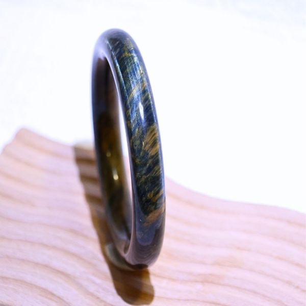 自信招財│虎眼石手鐲│圓骨鐲-57mm 水晶手鐲,開運手鐲,招財手鐲,招財水晶手鐲推薦,粉水晶手鐲,紫水晶手鐲,黃水晶手鐲,黑曜石手鐲,女生適合戴的水晶手鐲,2025年最旺水晶手鐲,水晶手鏈,水晶飾品,水晶手鐲佩戴禁忌