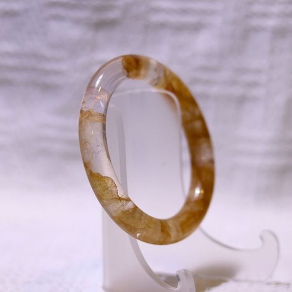 意外之財│黃膠花手鐲│圓骨鐲-54.8mm 水晶手鐲,手鐲,玉手鐲,水晶手鐲如何保養,紫水晶手鐲,粉晶手鐲,櫻花瑪瑙鐲,雕刻鐲,佘太翠,藍磷灰,黑曜石,手鐲款式,手鐲尺寸,手鐲鐲型,天然水晶手鐲,水晶手鐲功效