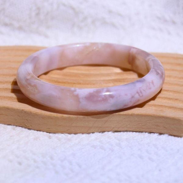 友愛與希望│櫻花瑪瑙手鐲│平安鐲-55mm 水晶手鐲,手鐲,玉手鐲,水晶手鐲如何保養,紫水晶手鐲,粉晶手鐲,櫻花瑪瑙鐲,雕刻鐲,佘太翠,藍磷灰,黑曜石,手鐲款式,手鐲尺寸,手鐲鐲型,天然水晶手鐲,水晶手鐲功效