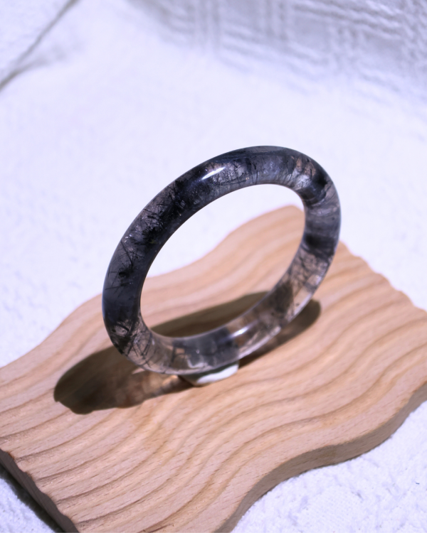 領袖之石│黑髮晶手鐲│圓骨鐲-54.2mm 水晶手鐲,手鐲,玉手鐲,水晶手鐲如何保養,紫水晶手鐲,粉晶手鐲,櫻花瑪瑙鐲,雕刻鐲,佘太翠,藍磷灰,黑曜石,手鐲款式,手鐲尺寸,手鐲鐲型,天然水晶手鐲,水晶手鐲功效