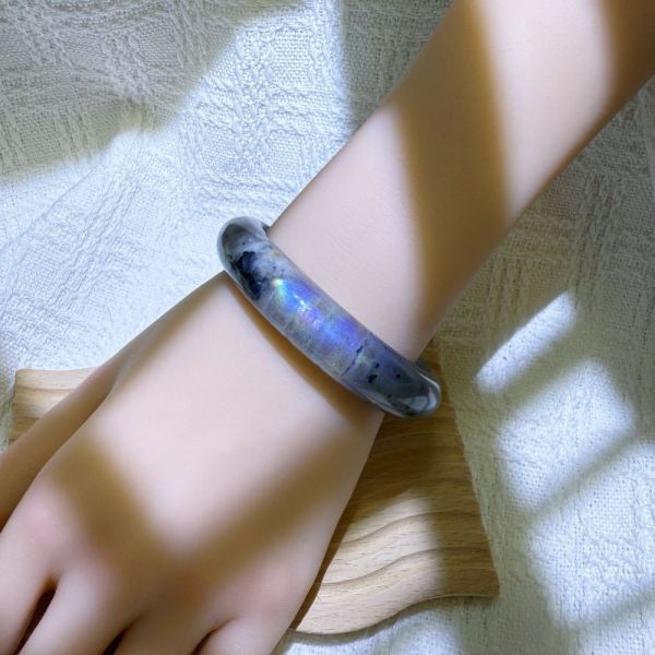 提高覺察│拉長石手鐲│平安鐲-57.3mm 水晶手鐲,開運手鐲,招財手鐲,招財水晶手鐲推薦,粉水晶手鐲,紫水晶手鐲,黃水晶手鐲,黑曜石手鐲,女生適合戴的水晶手鐲,2025年最旺水晶手鐲,水晶手鏈,水晶飾品,水晶手鐲佩戴禁忌