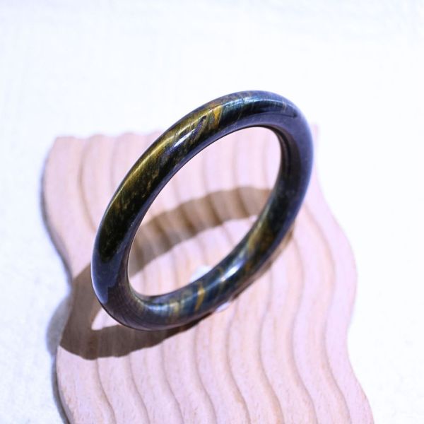 自信招財│虎眼石手鐲│圓骨鐲-57mm 水晶手鐲,開運手鐲,招財手鐲,招財水晶手鐲推薦,粉水晶手鐲,紫水晶手鐲,黃水晶手鐲,黑曜石手鐲,女生適合戴的水晶手鐲,2025年最旺水晶手鐲,水晶手鏈,水晶飾品,水晶手鐲佩戴禁忌