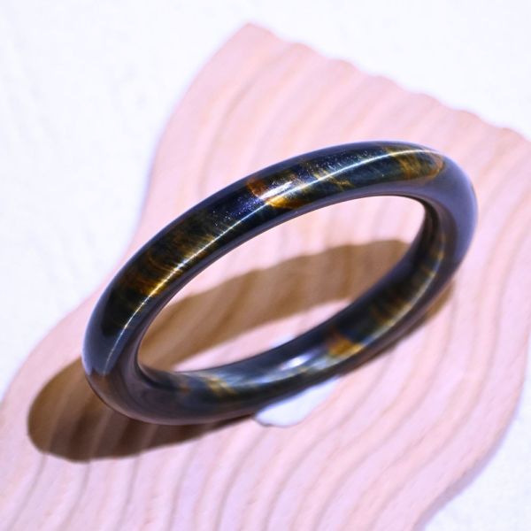 自信招財│虎眼石手鐲│圓骨鐲-57.3mm 水晶手鐲,開運手鐲,招財手鐲,招財水晶手鐲推薦,粉水晶手鐲,紫水晶手鐲,黃水晶手鐲,黑曜石手鐲,女生適合戴的水晶手鐲,2025年最旺水晶手鐲,水晶手鏈,水晶飾品,水晶手鐲佩戴禁忌