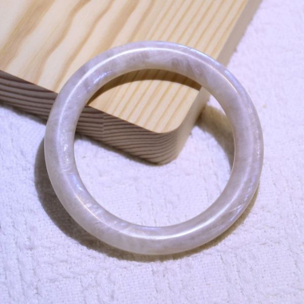 消除惡夢│日月同輝手鐲│圓骨鐲-54.4mm 水晶手鐲,手鐲,玉手鐲,水晶手鐲如何保養,紫水晶手鐲,粉晶手鐲,櫻花瑪瑙鐲,雕刻鐲,佘太翠,藍磷灰,黑曜石,手鐲款式,手鐲尺寸,手鐲鐲型,天然水晶手鐲,水晶手鐲功效