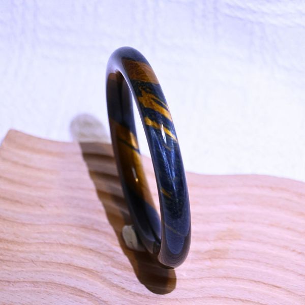 自信招財│虎眼石手鐲│圓骨鐲-60.2mm 水晶手鐲,開運手鐲,招財手鐲,招財水晶手鐲推薦,粉水晶手鐲,紫水晶手鐲,黃水晶手鐲,黑曜石手鐲,女生適合戴的水晶手鐲,2025年最旺水晶手鐲,水晶手鏈,水晶飾品,水晶手鐲佩戴禁忌